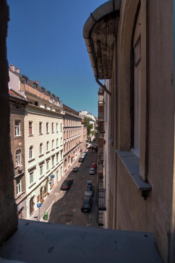 Pau Stylish Studios In The Heart Of Будапеща Екстериор снимка