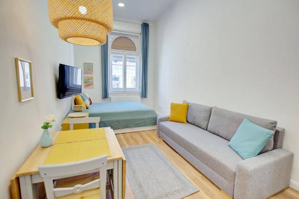 Pau Stylish Studios In The Heart Of Будапеща Екстериор снимка
