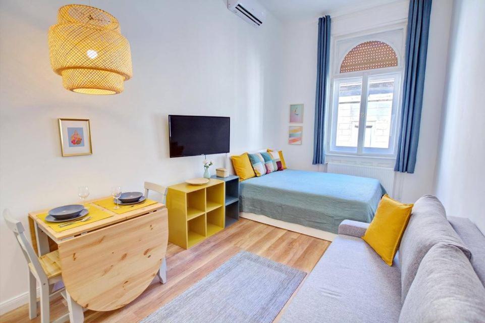 Pau Stylish Studios In The Heart Of Будапеща Екстериор снимка