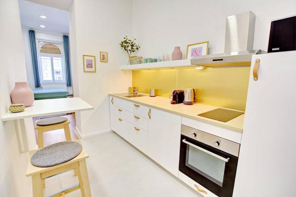 Pau Stylish Studios In The Heart Of Будапеща Екстериор снимка